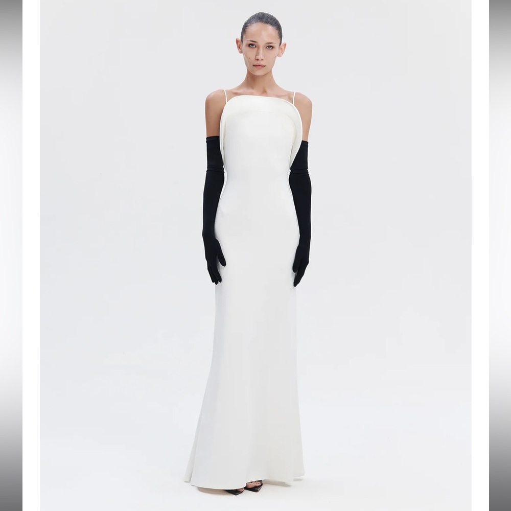Minimalist White Strapless Maxi Dress with Delicate Straps